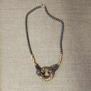 Tuleste metalic pearl necklace